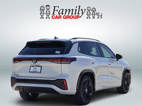 New 2026 Volkswagen Tiguan SE R-Line image 4