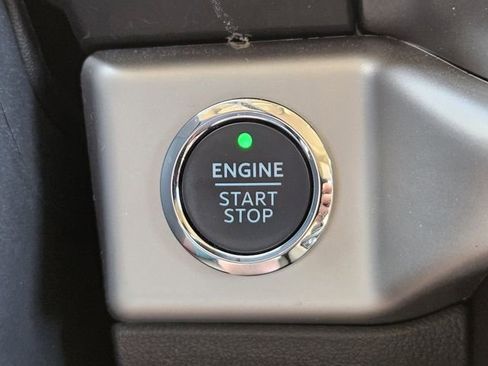 Used 2023 Ford Expedition XLT image 22