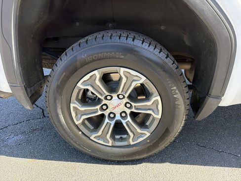 Used 2025 GMC Sierra 1500 SLT image 17