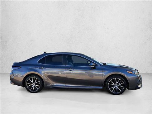 Used 2023 Toyota Camry SE image 4