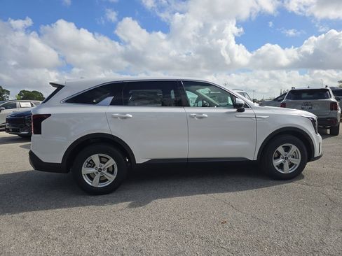 New 2026 Kia Sorento LX FWD image 9