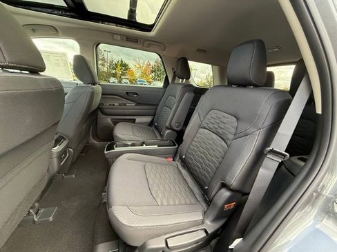 New 2025 Nissan Pathfinder SV image 15