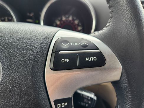 Used 2013 Toyota Highlander Limited image 30