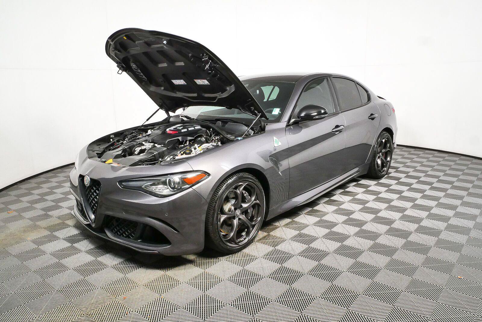 Used 2023 Alfa Romeo Giulia Quadrifoglio RWD image 34