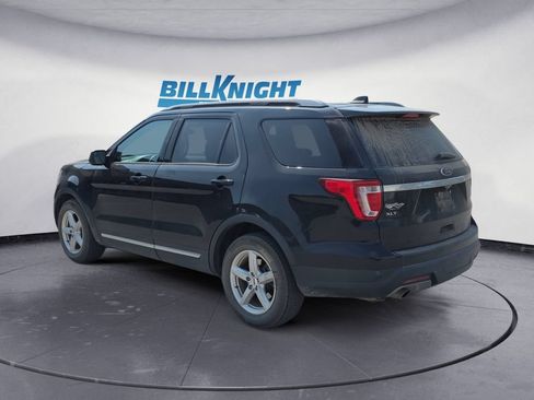 Used 2018 Ford Explorer XLT FWD image 3
