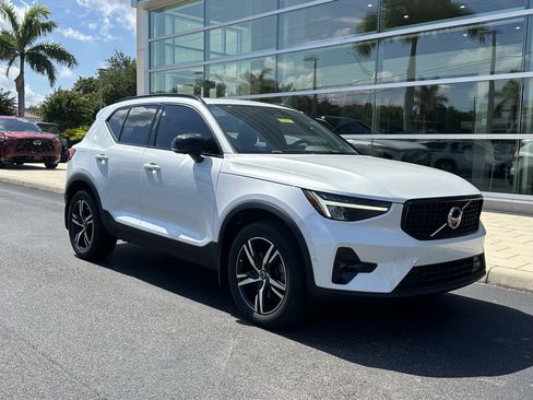 Used 2023 Volvo XC40 B4 Plus w/ Protection Package Premier FWD image 40