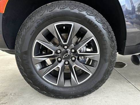 Used 2024 Chevrolet Tahoe Z71 w/ Luxury Package AWD/4WD image 31