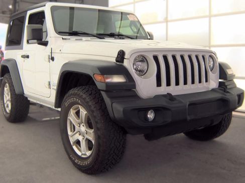 Used 2018 Jeep Wrangler Sport AWD/4WD image 3