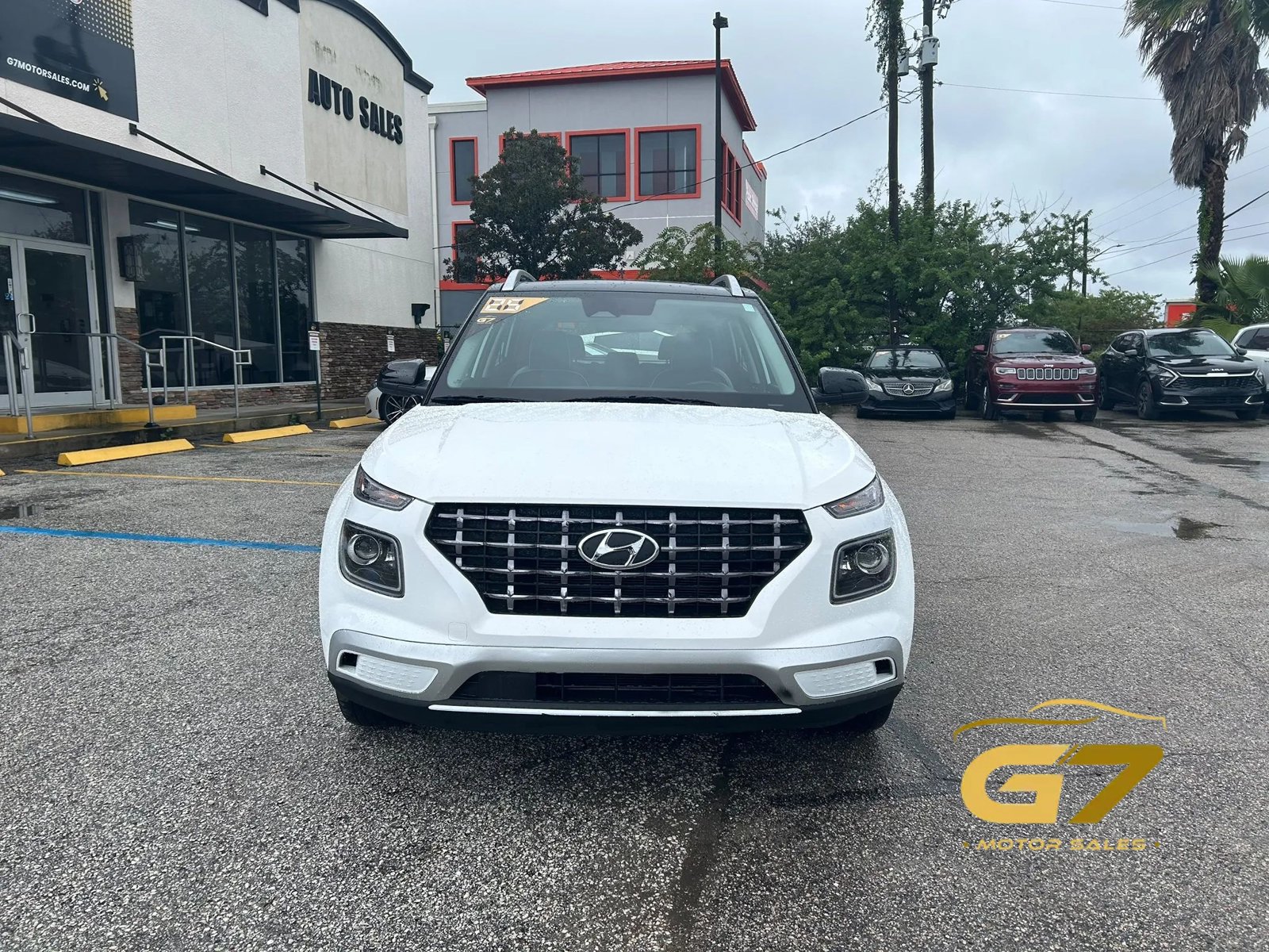 Used 2025 Hyundai Venue Limited FWD image 2