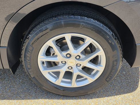 Used 2023 Chevrolet Equinox LT FWD image 50