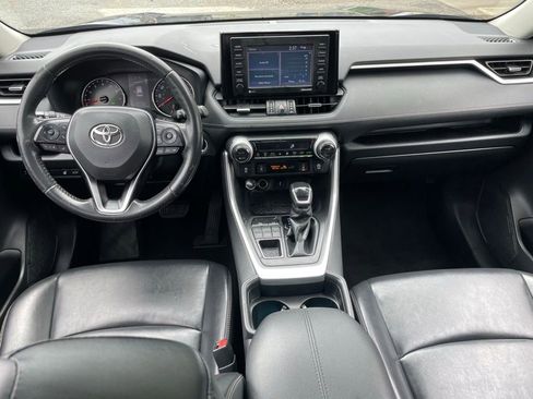 Used 2021 Toyota RAV4 XLE Premium image 8