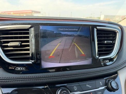 Used 2020 Chrysler Pacifica Limited FWD image 24