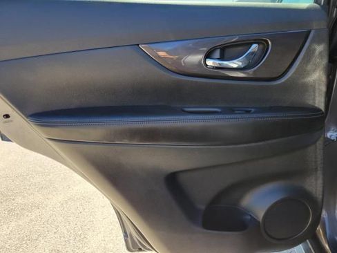 Used 2019 Nissan Rogue SV AWD/4WD image 10