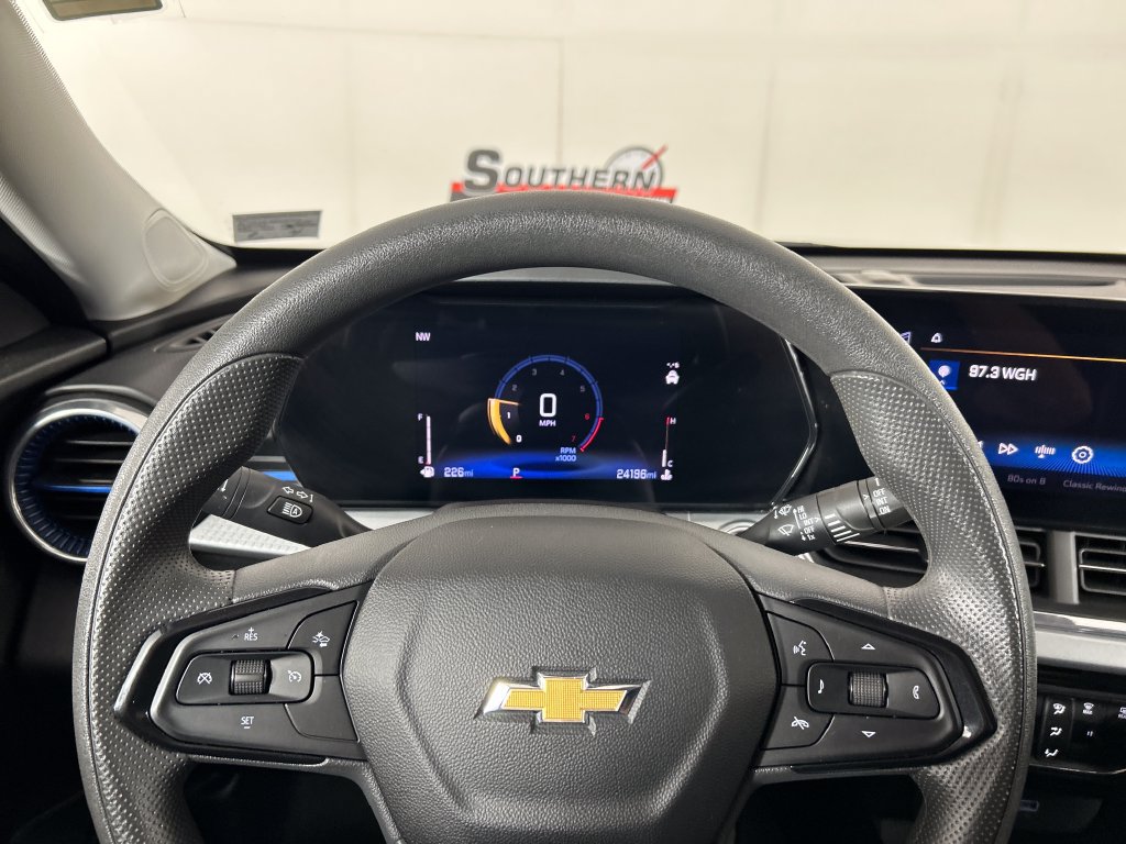Used 2025 Chevrolet Trax LT FWD image 13