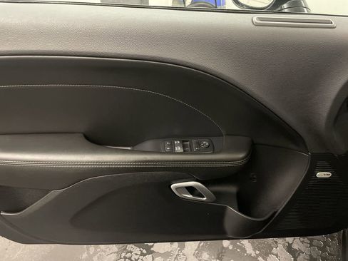 Used 2015 Dodge Challenger SXT Plus RWD image 17