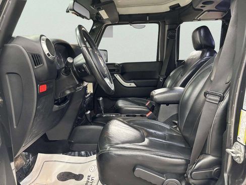 Used 2016 Jeep Wrangler Unlimited Rubicon image 14