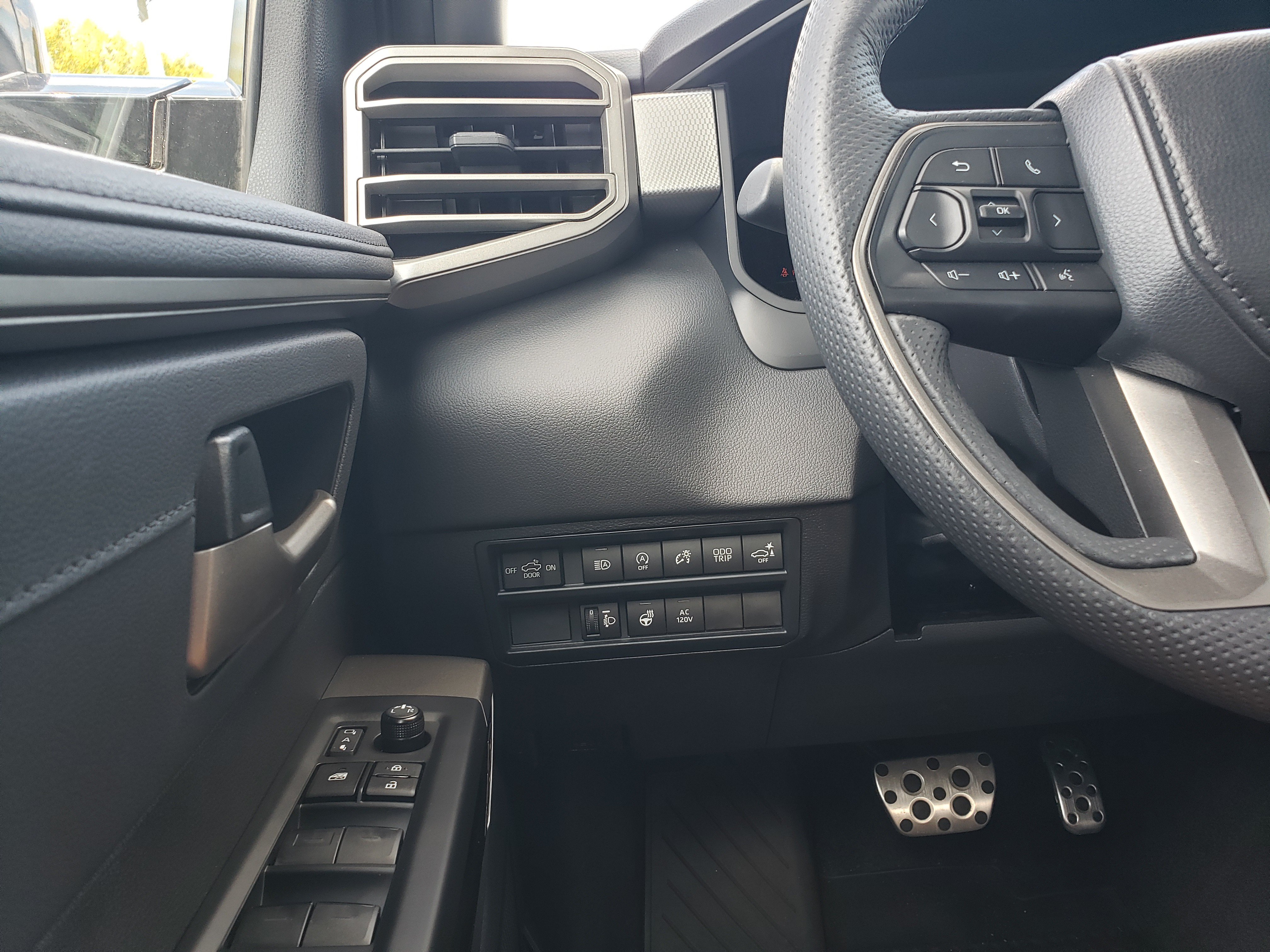 Used 2025 Toyota Tundra Limited w/ TRD Off-Road Package AWD/4WD image 12