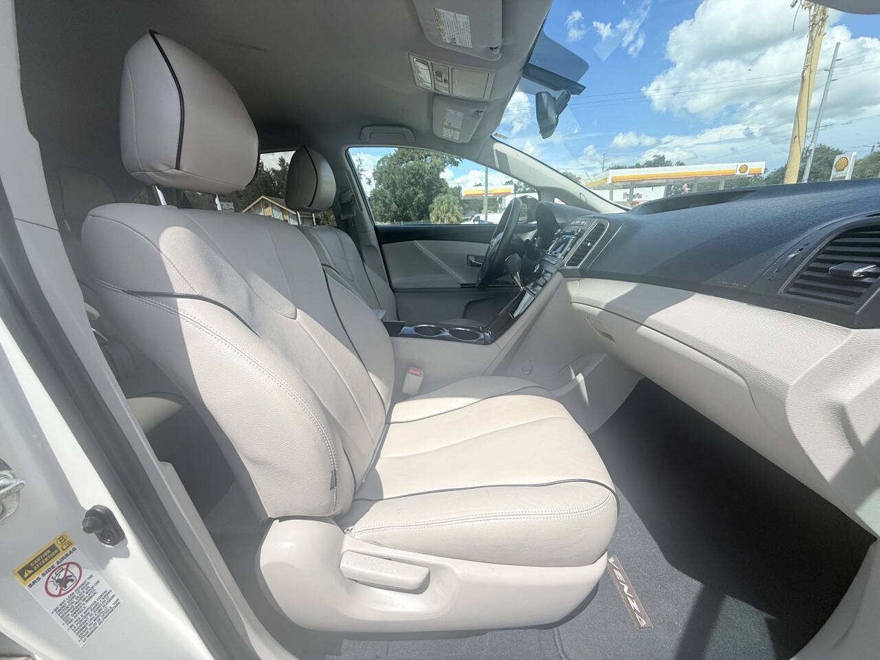 Used 2010 Toyota Venza FWD image 16