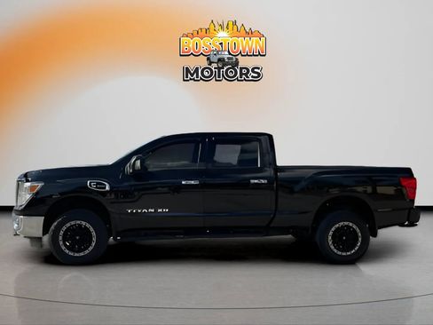 Used 2017 Nissan Titan SV image 4