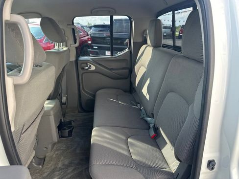 Used 2014 Nissan Frontier SV w/ SV Value Truck Package AWD/4WD image 24