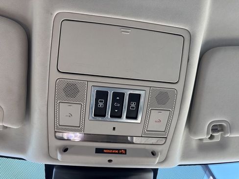 Used 2018 Land Rover Discovery HSE image 20