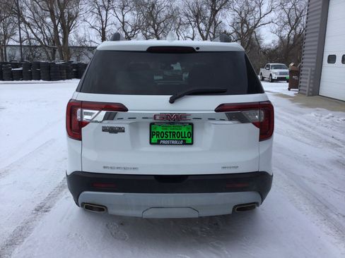 Used 2022 GMC Acadia SLE w/ Driver Convenience Package image 3