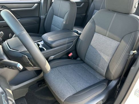 New 2026 GMC Acadia Elevation image 19