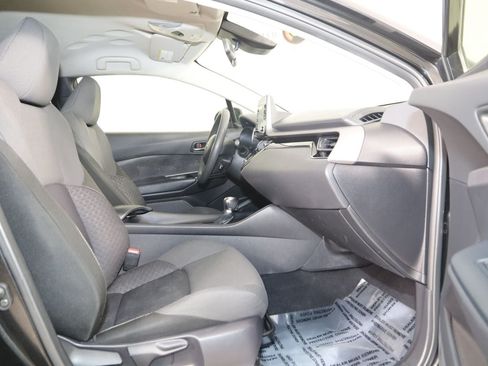 Used 2021 Toyota C-HR LE FWD image 10