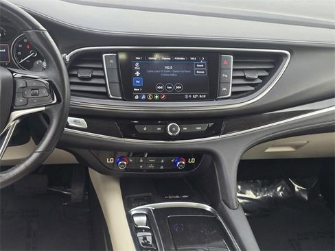 Used 2022 Buick Enclave Essence image 16