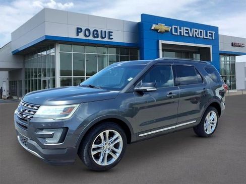 Used 2017 Ford Explorer XLT AWD/4WD image 4