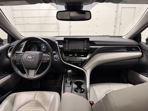 Used 2021 Toyota Camry SE w/ Cold Weather Package FWD image 13