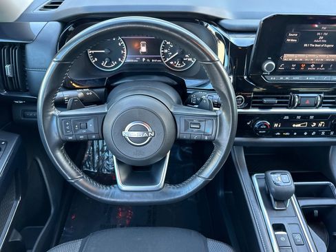 Used 2024 Nissan Pathfinder SV image 16