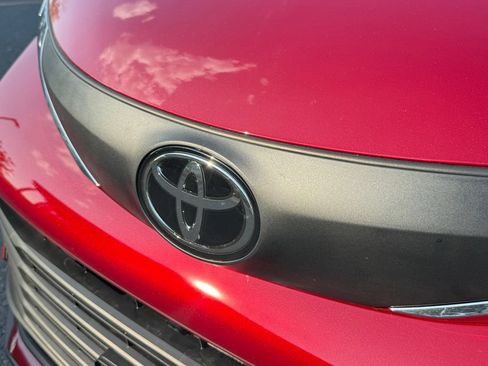 Used 2026 Toyota Sienna LE FWD image 11