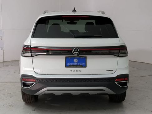 New 2025 Volkswagen Taos SEL image 5