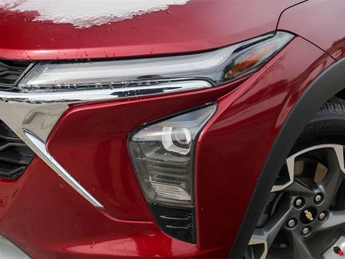 Used 2024 Chevrolet Trax LT w/ Driver Confidence Package image 3