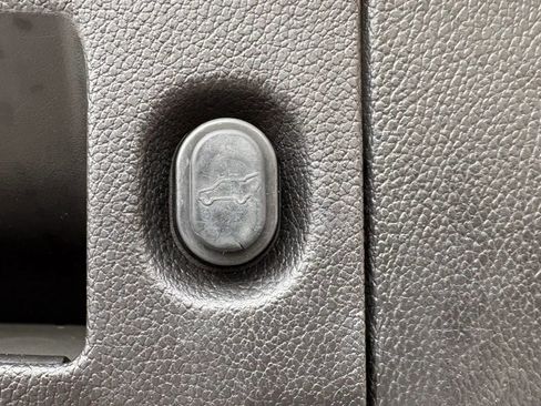 Used 2017 Cadillac Escalade ESV Luxury AWD/4WD image 28