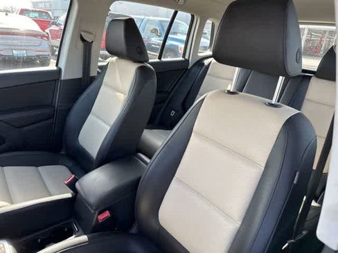 Used 2017 Volkswagen Tiguan S image 4