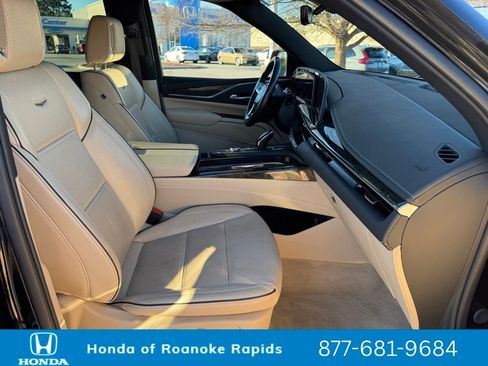 Used 2024 Cadillac Escalade Premium Luxury image 30