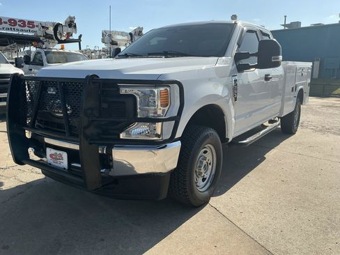 Used 2022 Ford F250 XL w/ Power Equipment Group AWD/4WD image 2
