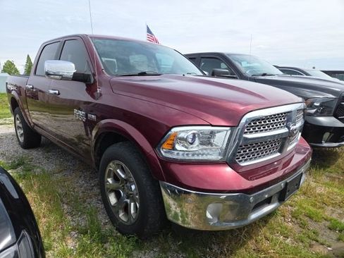 Used 2017 RAM 1500 Laramie w/ Convenience Group AWD/4WD image 2