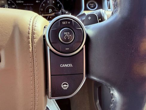 Used 2017 Land Rover Range Rover HSE image 24