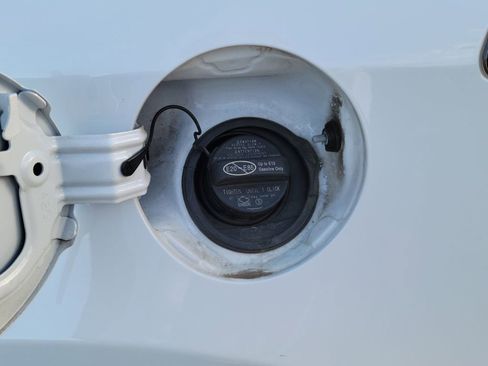 Used 2018 Toyota RAV4 XLE image 30