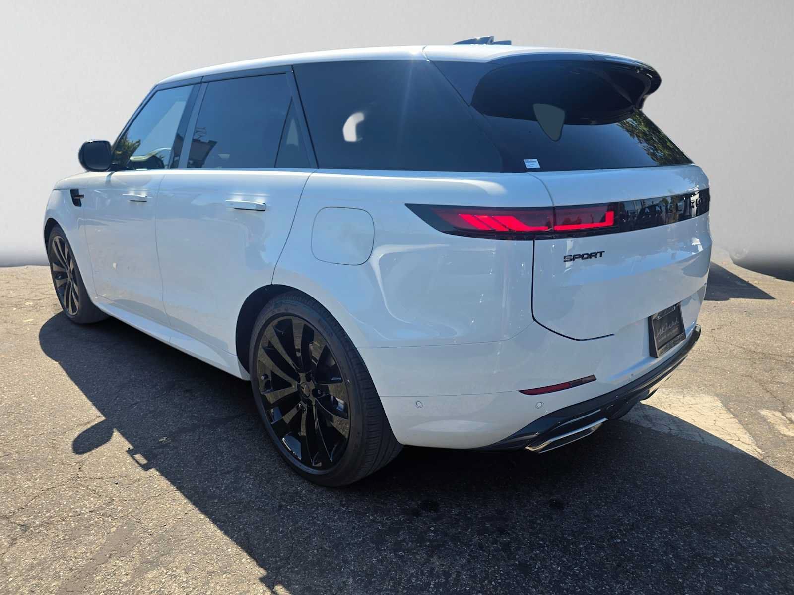 New 2026 Land Rover Range Rover Sport Dynamic SE AWD/4WD image 3
