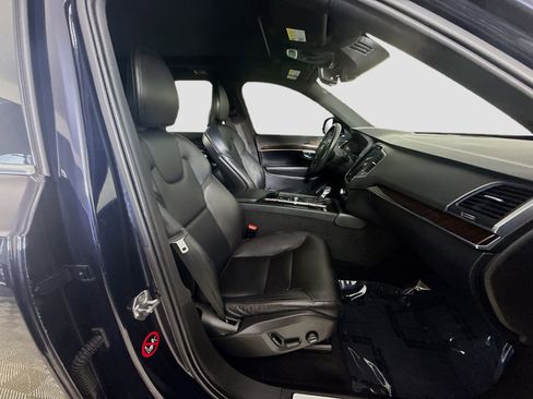 Used 2019 Volvo XC90 T5 Momentum w/ Protection Package Premier FWD image 29