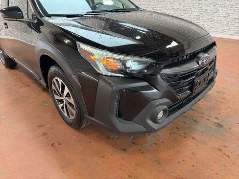 Used 2023 Subaru Outback Premium AWD/4WD image 9