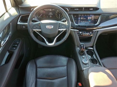 Used 2020 Cadillac XT6 Premium Luxury image 11