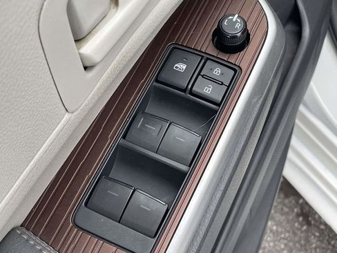 Used 2022 Toyota Sienna LE image 16