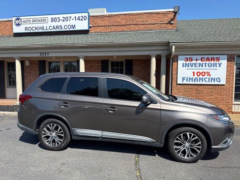 Used 2016 Mitsubishi Outlander SEL FWD image 3