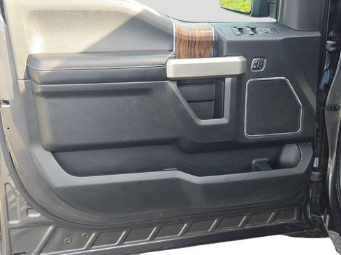 Used 2019 Ford F150 Lariat image 16