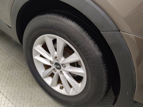 Used 2019 Kia Sorento FWD w/ LX Convenience Package image 31